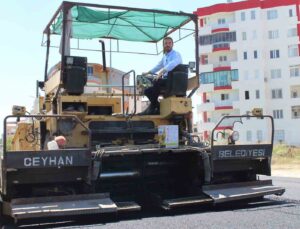 Ceyhan’da hurdaya ayrılan asfalt dökme makinesi onarılarak belediyeye kazandırıldı