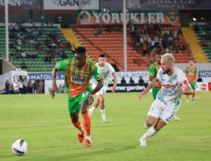 Trendyol Süper Lig: Corendon Alanyaspor: 1 – Çaykur Rizespor: 0 (İlk yarı)