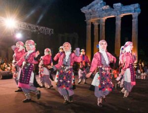 8. Uluslararası Halk Dansları Festivali başladı