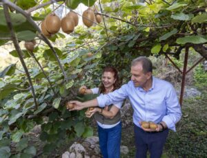 Başkan Seçer, ’Kivi Şenliği’ne katıldı