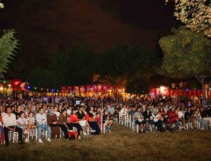 Yeşilçam Festivali’nde yıldızlar altında sinema keyfi