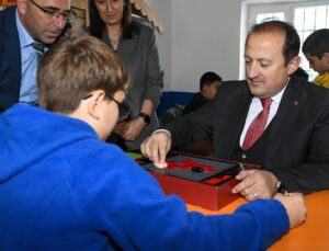 Atıl durumdaki ilkokul binası Akıl ve Zeka Oyunları Köyü’ne dönüştürüldü