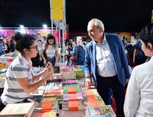 Başkan Kocagöz’den gençlere kitap okuma tavsiyesi