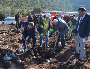 Korkuteli’nde 500 fidan toprakla buluştu