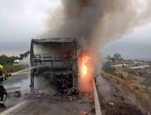 Yolcu otobüsü otoyolda alev alev  yandı