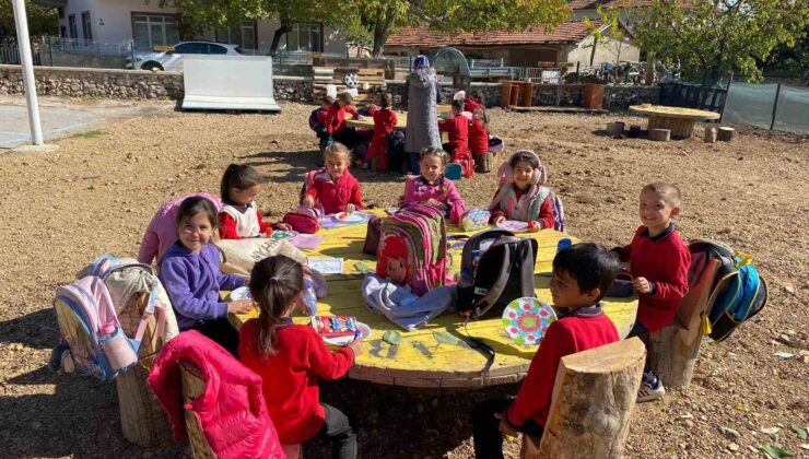 Eğirdir’de açık hava sınıfıyla doğa, eğitimle buluşuyor