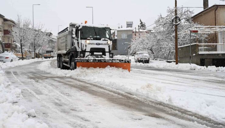 Isparta’da kar yağışı nedeniyle taşımalı eğitime 1 gün ara verildi