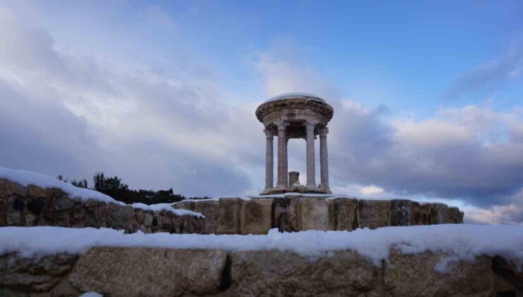 Kibyra, kar altında tarihiyle ziyaretçilerini cezbetti