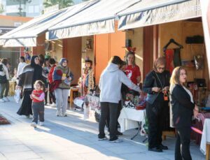 Mersin’de üretici kadınlar, yılbaşı stantlarında el emeği ürünlerini sergiliyor