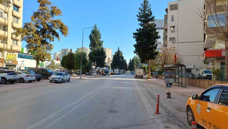 Adana’nın cadde ve sokakları sessizliğe büründü