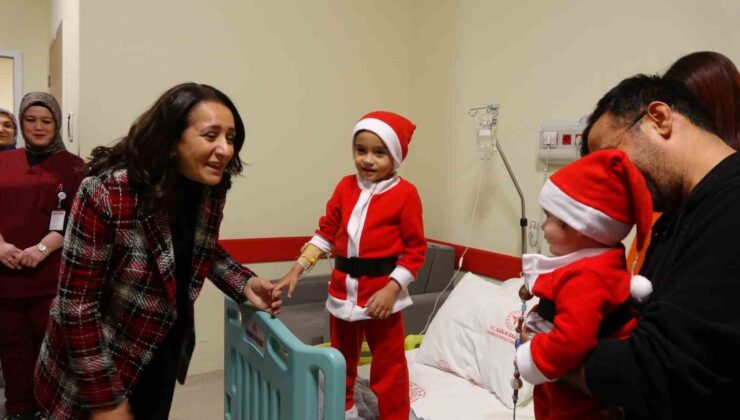 Burdur Valisi Bilgihan’dan hastanede yatan hastalara yılbaşı ziyareti