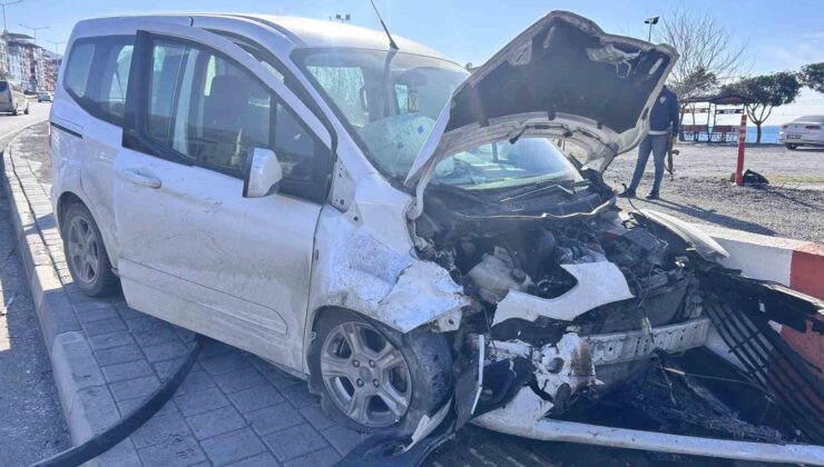 Hatay’da hafif ticari araç otomobille çarpıştı: 3 yaralı