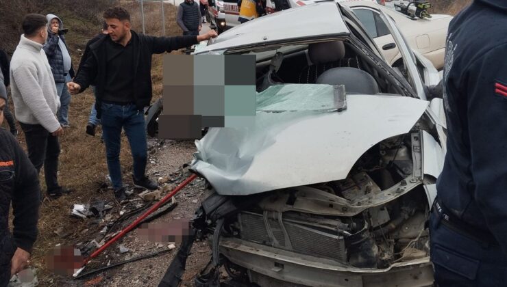 Isparta’da otomobiller kafa kafaya çarpıştı: 1 ölü, 3 yaralı