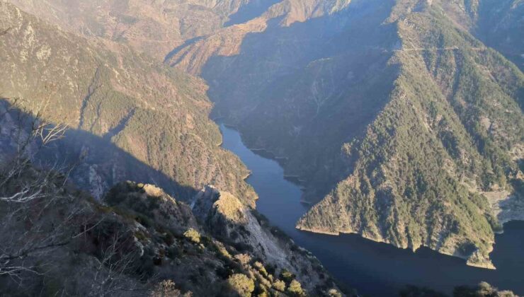 Kahramanmaraş’ta 400 metrelik uçurumdan yuvarlanan şahıs için arama çalışması başlatıldı