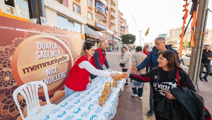 Mersin Büyükşehir Belediyesi, Regaip Kandili’nde 15 bin kandil simidi dağıttı