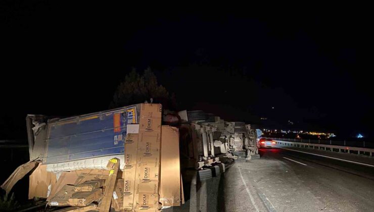 Osmaniye’de devrilen tırda yangın: 1 yaralı