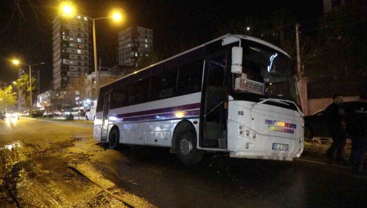 Özel halk otobüsü çukura düştü, şoförü “Yol yarıldı içine girdik” dedi